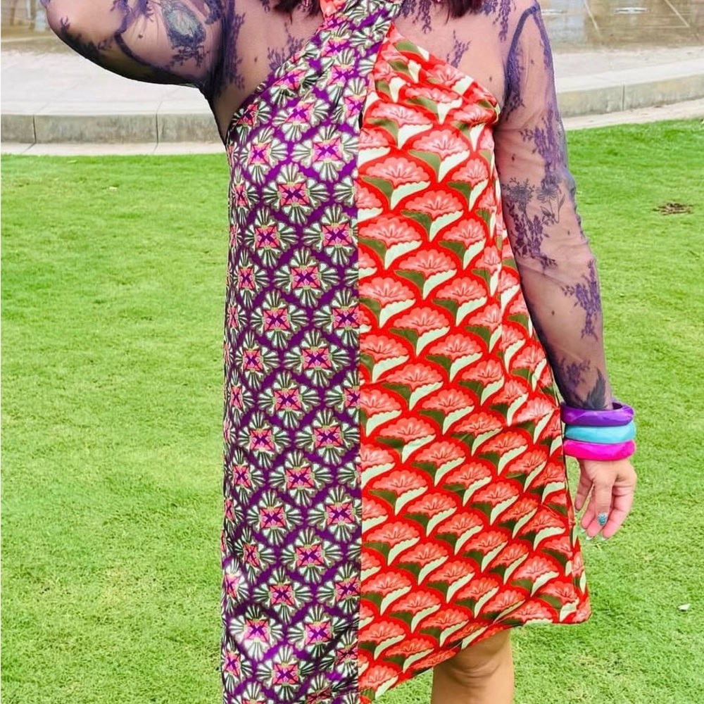 Woman-owned hand drawn Lane Split Tie Cross Dress - Picture 4 of 11